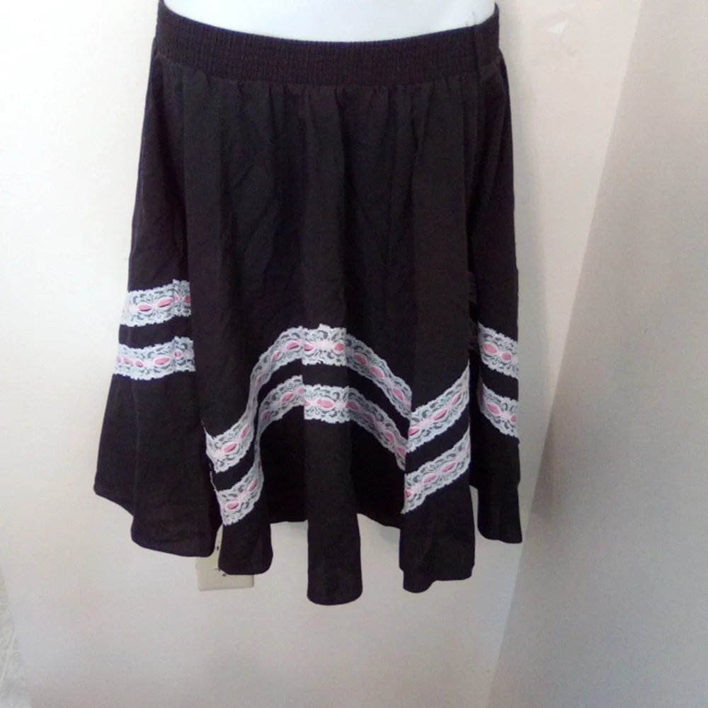 SKIRT UNBRANDED PRE-OWNED SIZE SMALL